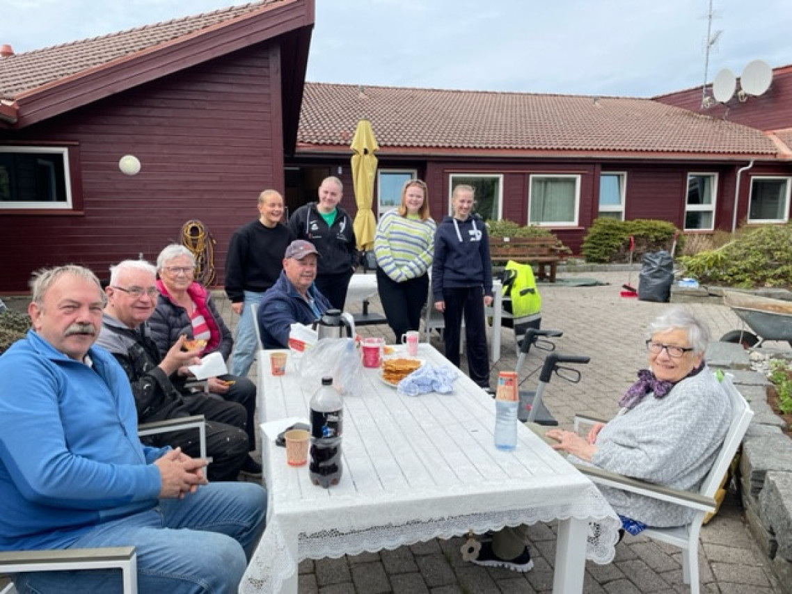 Dugnad Sansehagen, hjelp fra ungdommer